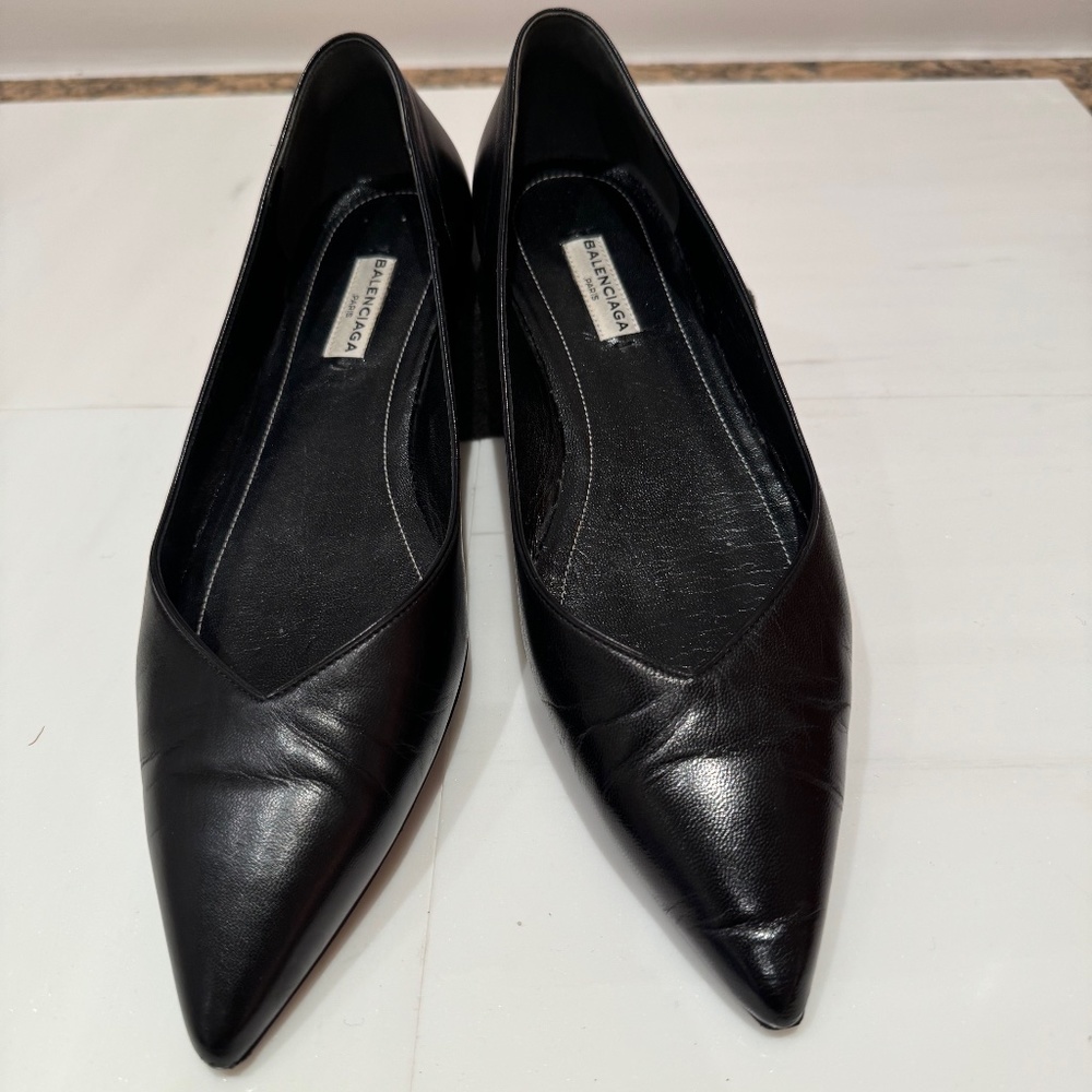 BALENCIAGA BLACK LEATHER BALLET FLATS - Size 38.5 - Authentic